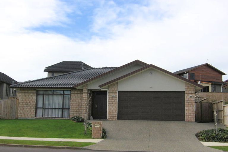 Photo of property in 112 Middlefield Drive, Flat Bush, Auckland, 2016