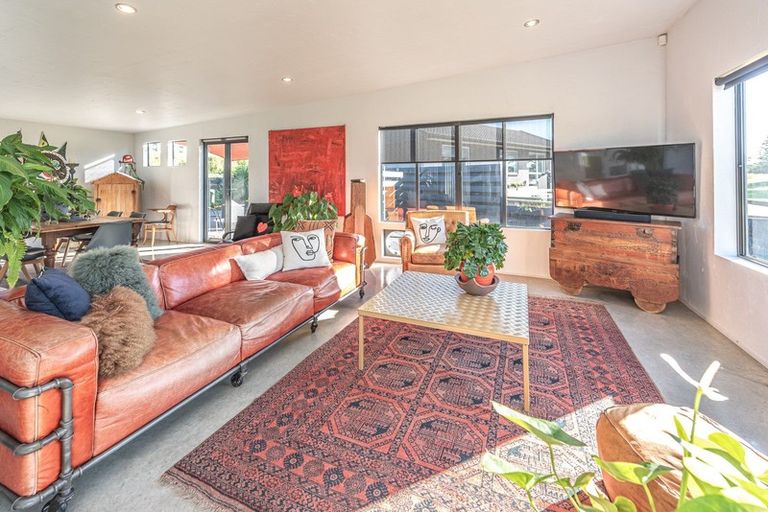 Photo of property in 21 Golf Vue Place, Castlecliff, Whanganui, 4501