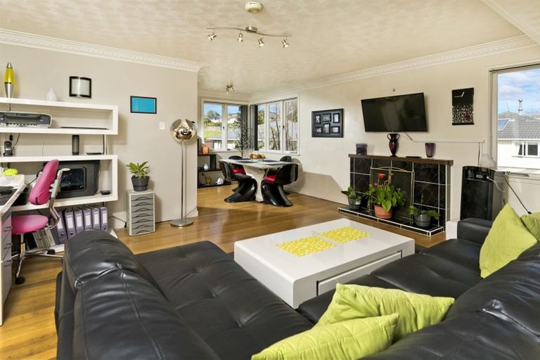 Photo of property in 11 Preston Avenue, Henderson, Auckland, 0610
