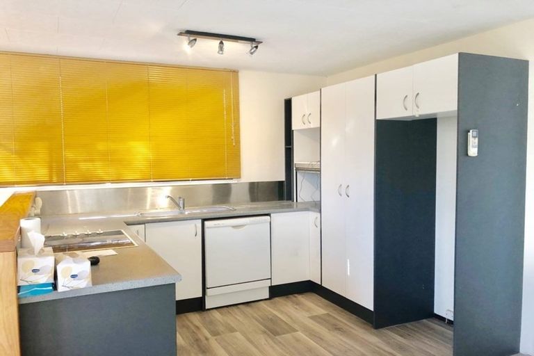 Photo of property in 2/21 Sarajevo Place, Massey, Auckland, 0614