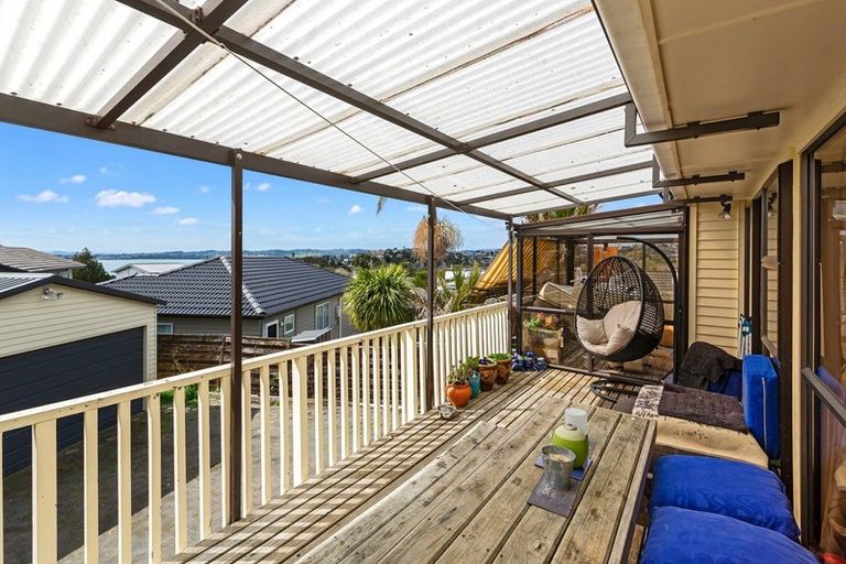 Photo of property in 6 Advene Road, Cockle Bay, Auckland, 2014