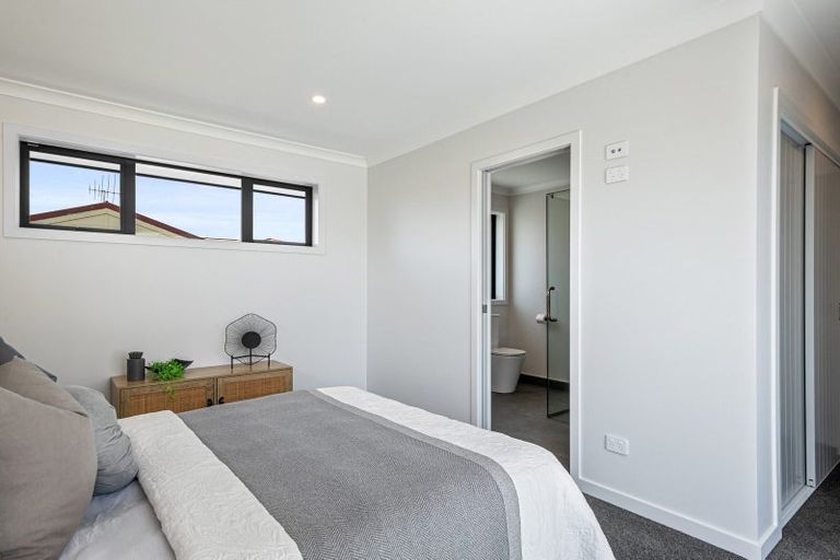 Photo of property in 28b Bartholomew Road, Levin, 5510