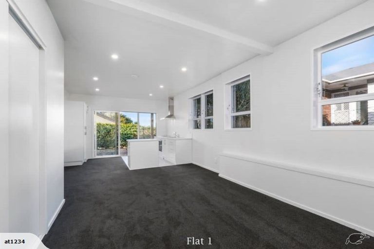 Photo of property in 4313a Great North Road, Glendene, Auckland, 0602