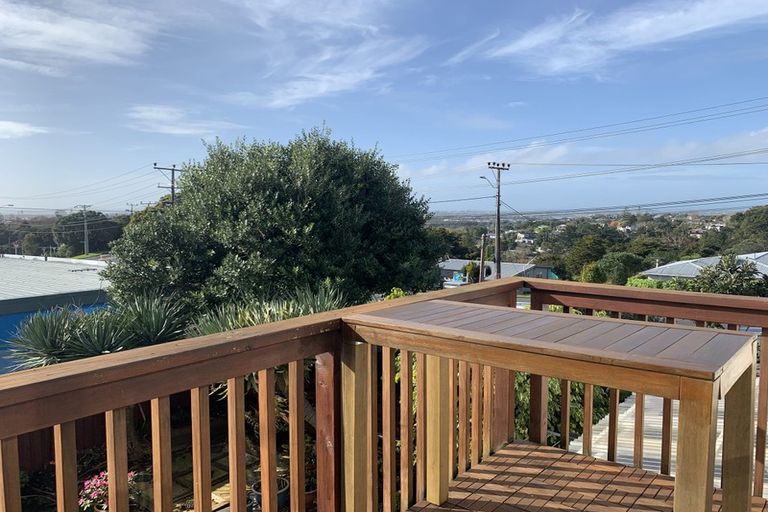 Photo of property in 2/4 Coronation Road, Glenfield, Auckland, 0627