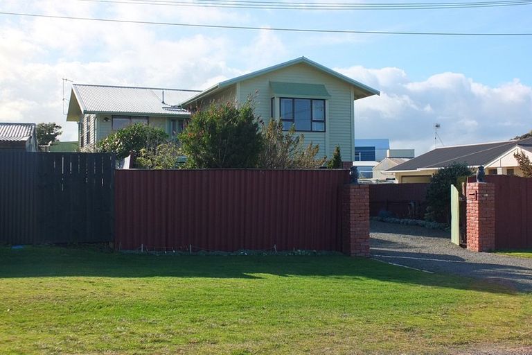 Photo of property in 39 Shortt Street, Foxton Beach, Foxton, 4815