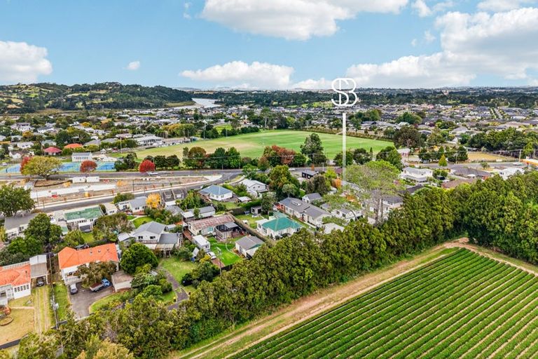 Photo of property in 53 Cambridge Road, Riverhead, 0820