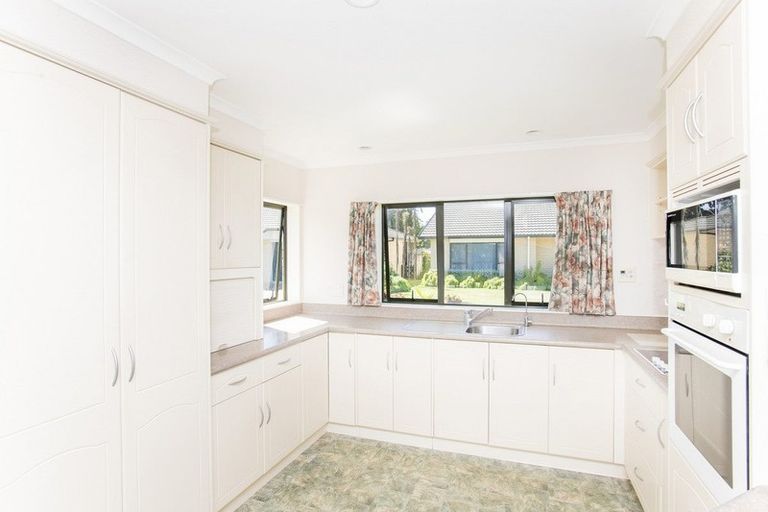 Photo of property in 1 Coulston Place, Riverdale, Gisborne, 4010