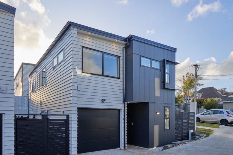 Photo of property in 36c Eastern Beach Road, Bucklands Beach, Auckland, 2012