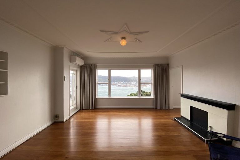 Photo of property in 37 Palliser Road, Roseneath, Wellington, 6011