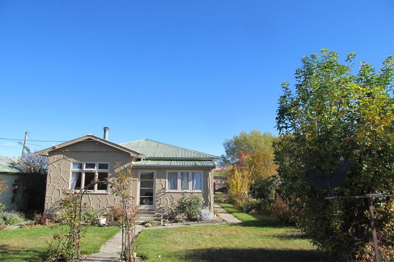 Photo of property in 3 Plunket Street, Omakau, 9376