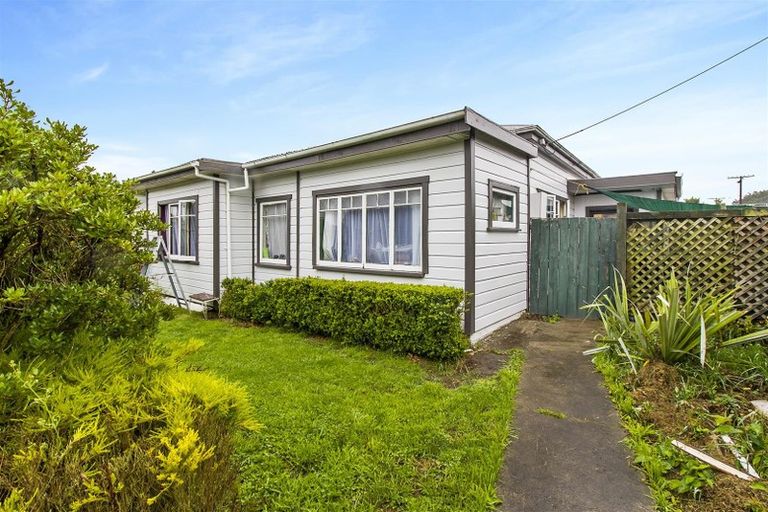 Photo of property in 12 Rhodes Street, Waimate, 7924
