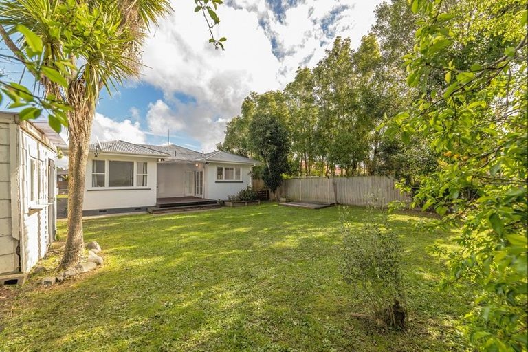 Photo of property in 28 Nikau Street, Takaro, Palmerston North, 4410
