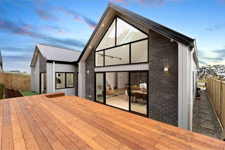 Photo of property in 32 Streamview Way, Long Bay, 0792