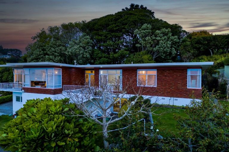 Photo of property in 335c Devon Street West, New Plymouth, 4310