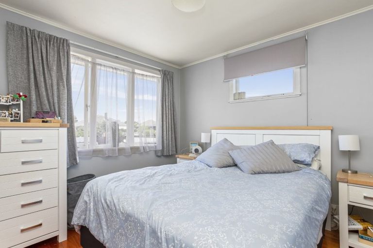 Photo of property in 6 Maybelle Place, Kelston, Auckland, 0602