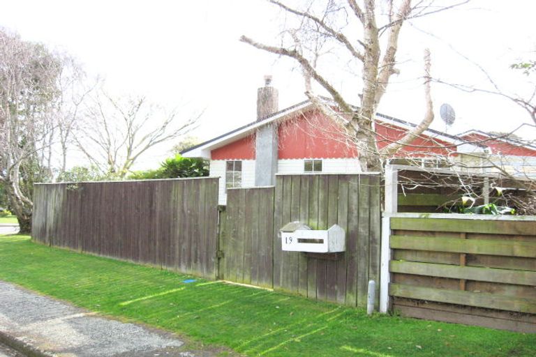 Photo of property in 19 Awatea Avenue, Paraparaumu, 5032