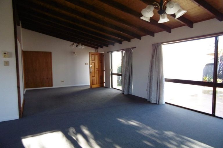 Photo of property in 61 Rhinevale Close, Henderson, Auckland, 0612