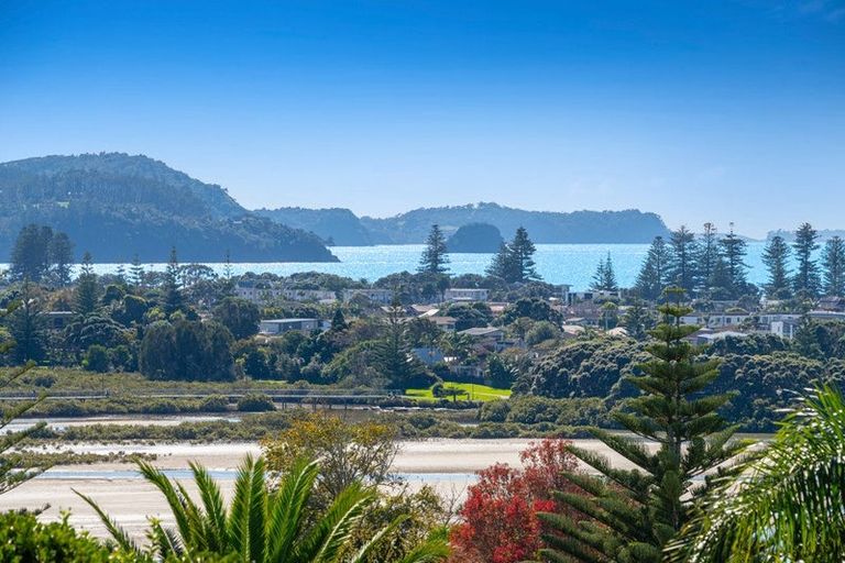 Photo of property in 13 Moffat Road, Red Beach, 0932