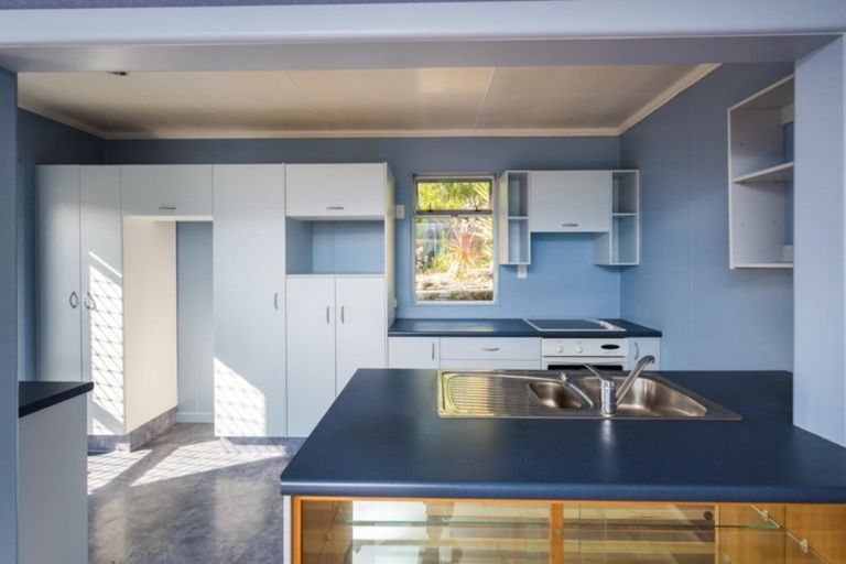 Photo of property in 35 Milton Terrace, Picton, 7220