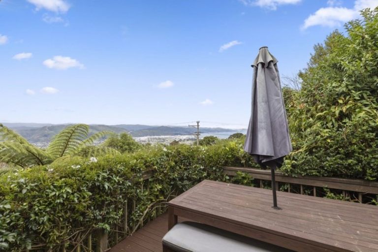 Photo of property in 30 Poto Road, Normandale, Lower Hutt, 5010