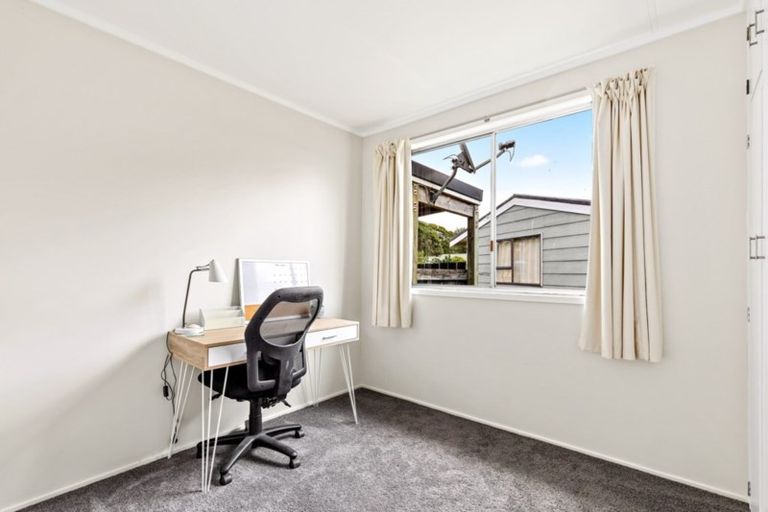 Photo of property in 7 Mary Keane Lane, Parakai, 0830