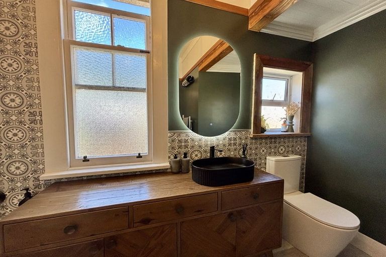 Photo of property in 71 Kent Street, Picton, 7220