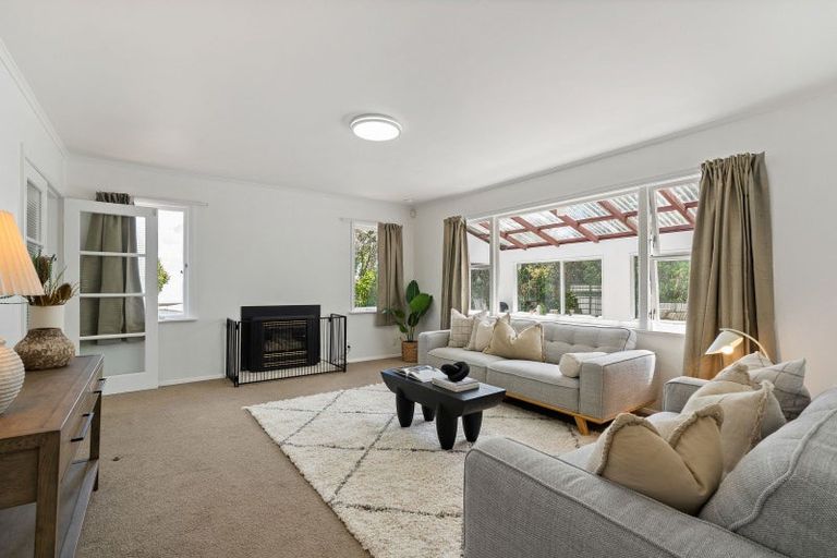 Photo of property in 4 Link Road, Newlands, Wellington, 6037