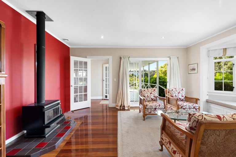 Photo of property in 1 Penguin Street, Leigh, 0985