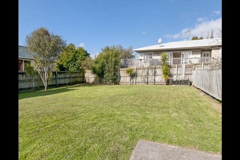 Photo of property in 24 Matipo Road, Te Atatu Peninsula, Auckland, 0610