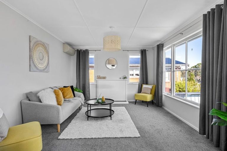 Photo of property in 65 Farquhar Road, Glendene, Auckland, 0602