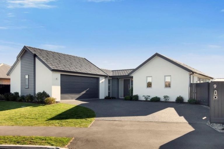 Photo of property in 9 Foresters Crescent, Parklands, Christchurch, 8083