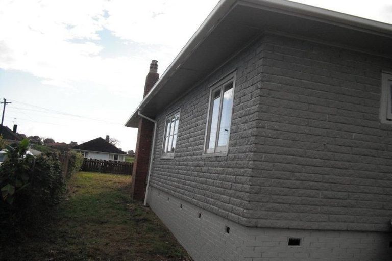 Photo of property in 65 Birdwood Road East, Pukekohe, 2120