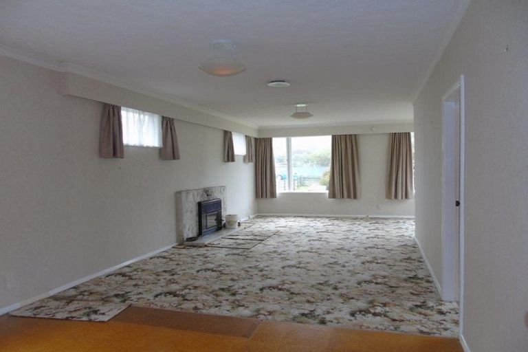 Photo of property in 8 Park Avenue, Tawa, Wellington, 5028