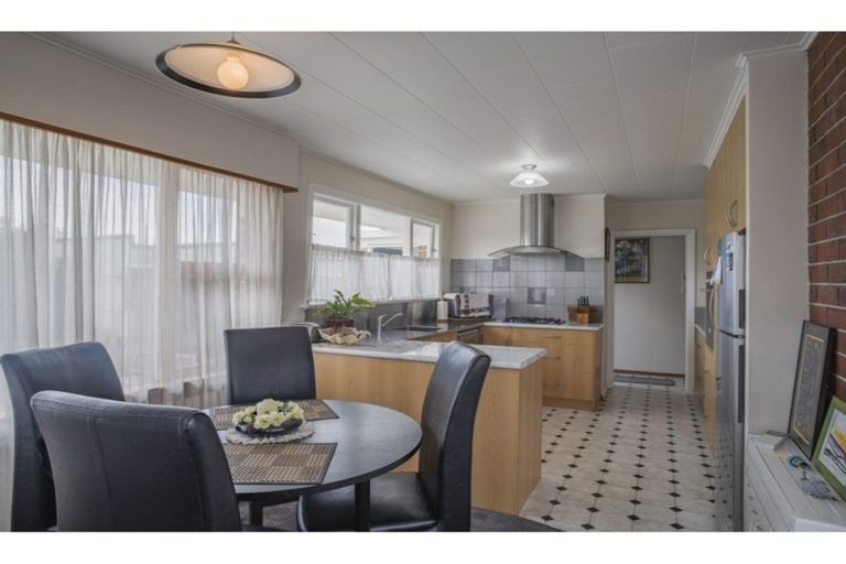 Photo of property in 28 Saint George Street, Watlington, Timaru, 7910