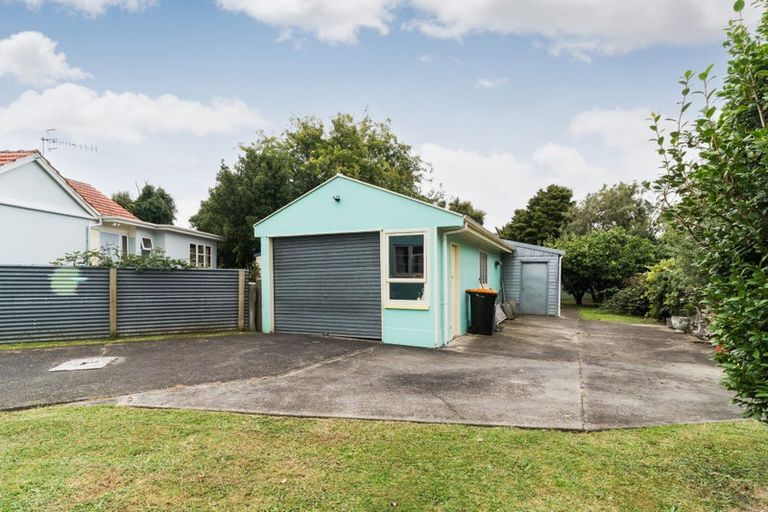 Photo of property in 11 Savage Crescent, West End, Palmerston North, 4412
