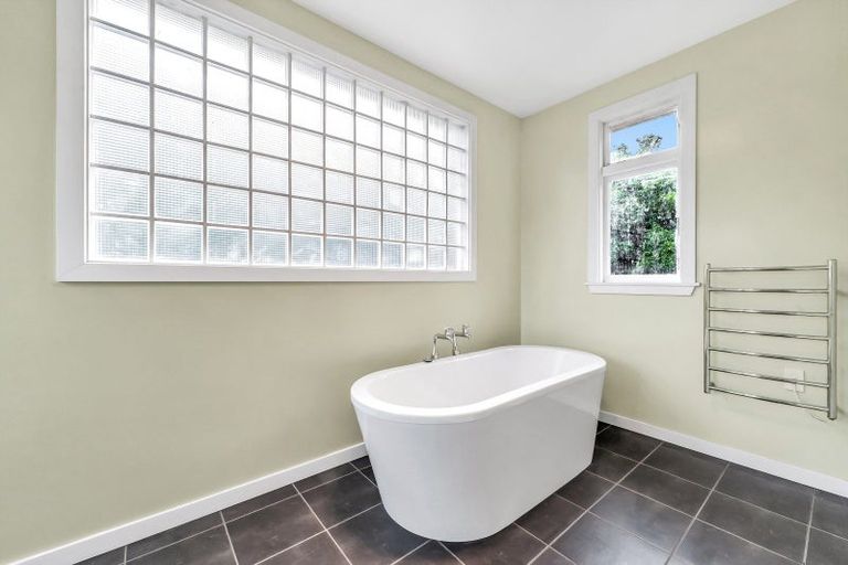 Photo of property in 1/5 Winters Road, Redwood, Christchurch, 8051