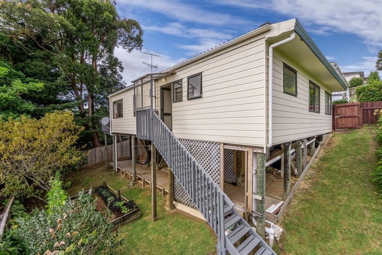 Photo of property in 2/14 Target Road, Totara Vale, Auckland, 0629