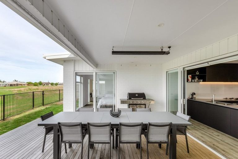 Photo of property in 4 Jeffs Way, Papamoa Beach, Papamoa, 3118