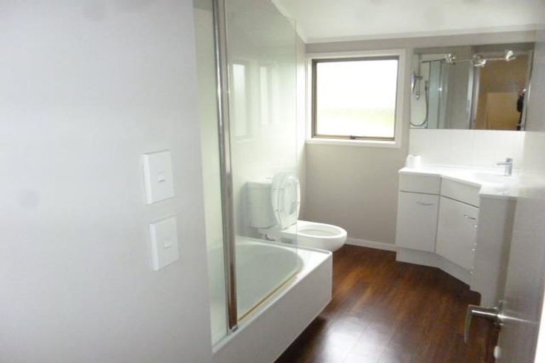 Photo of property in 1/2 Elliot Street, Howick, Auckland, 2014