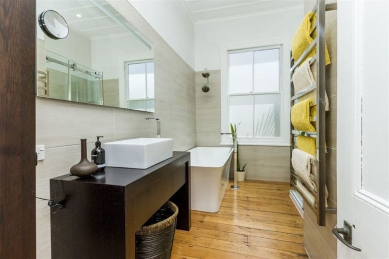 Photo of property in 104 Calliope Road, Stanley Point, Auckland, 0624