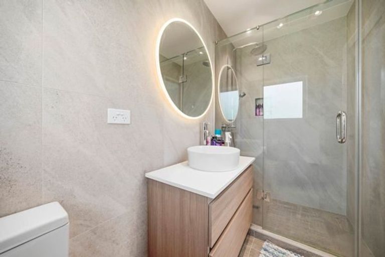 Photo of property in 123a Forrest Hill Road, Forrest Hill, Auckland, 0620