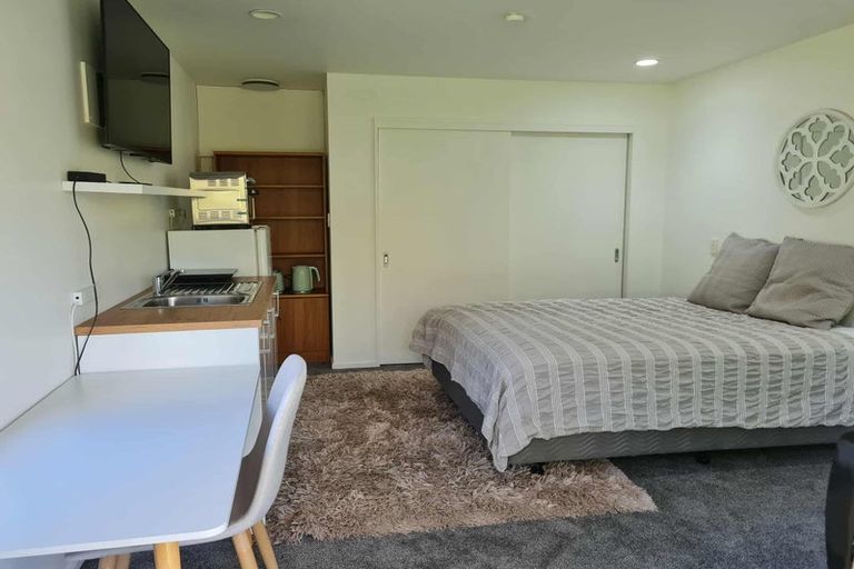 Photo of property in 28 Arataki Road, Havelock North, 4130