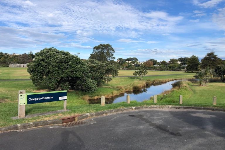 Photo of property in 7 Puawai Place, Northcote, Auckland, 0627