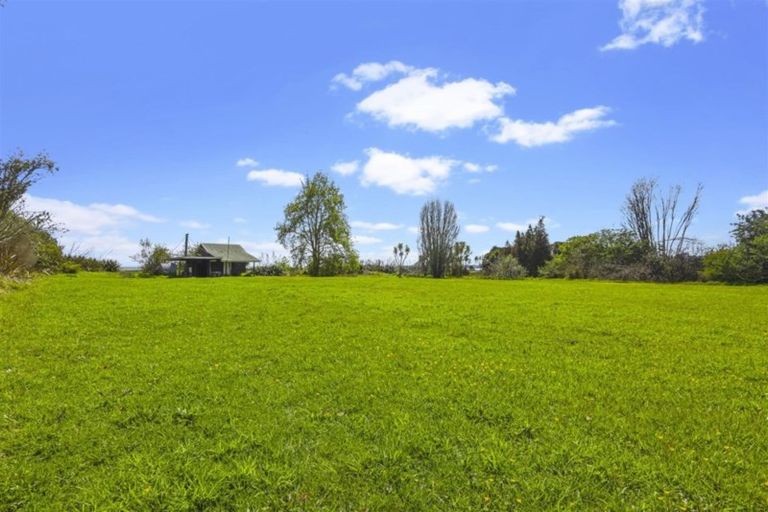 Photo of property in 329 Clifton Road, Whitford, Howick, 2571