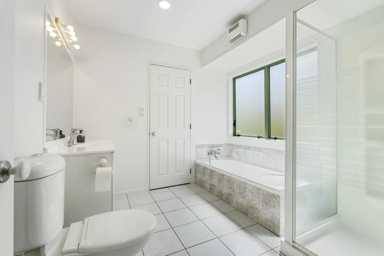 Photo of property in 3/182 Mokoia Road, Chatswood, Auckland, 0626