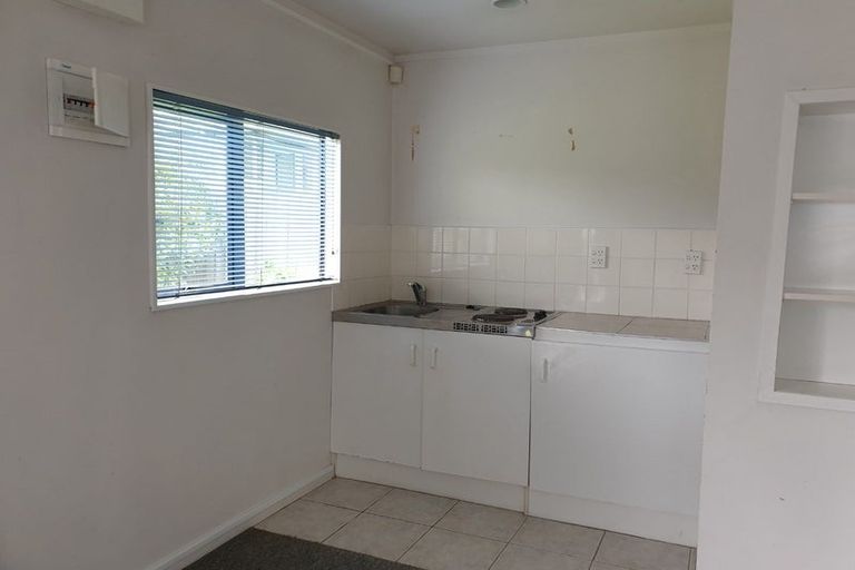 Photo of property in 115 Sykes Road, Weymouth, Auckland, 2103