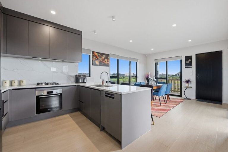 Photo of property in 13 Ngakau Road, Karaka, 2113