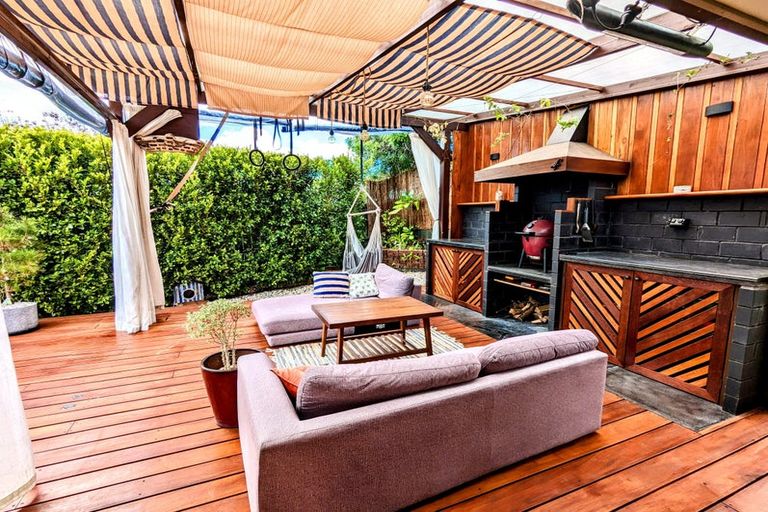Photo of property in 32 Roy Maloney Drive, Henderson, Auckland, 0612