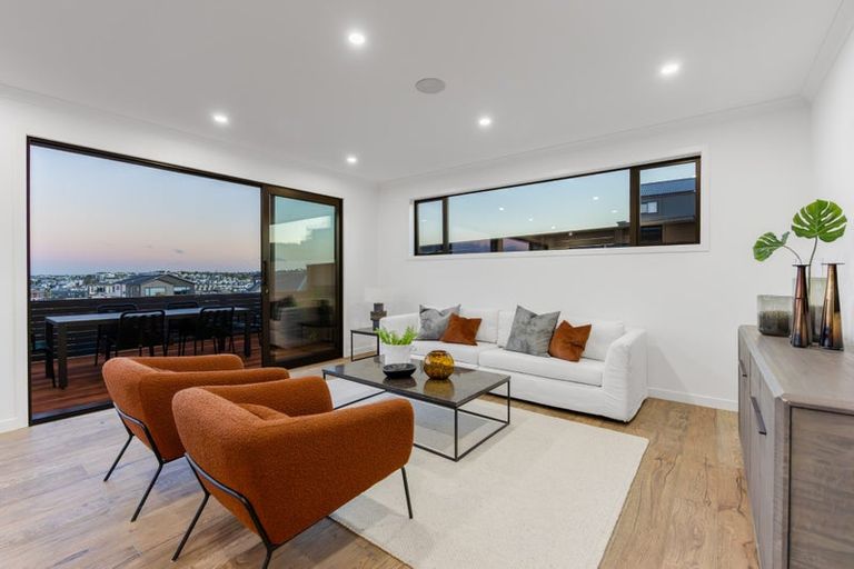 Photo of property in 52 Kumukumu Road, Long Bay, Auckland, 0630