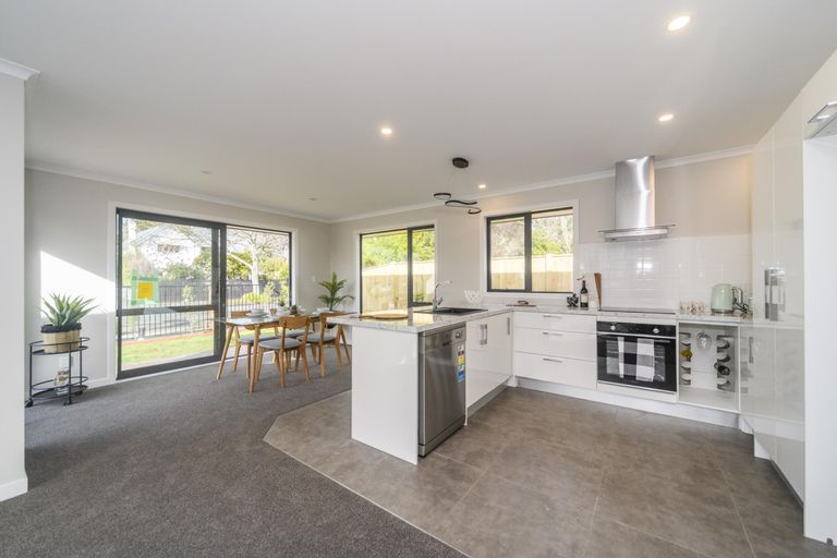 Photo of property in 18 Raglan Avenue, Cloverlea, Palmerston North, 4412